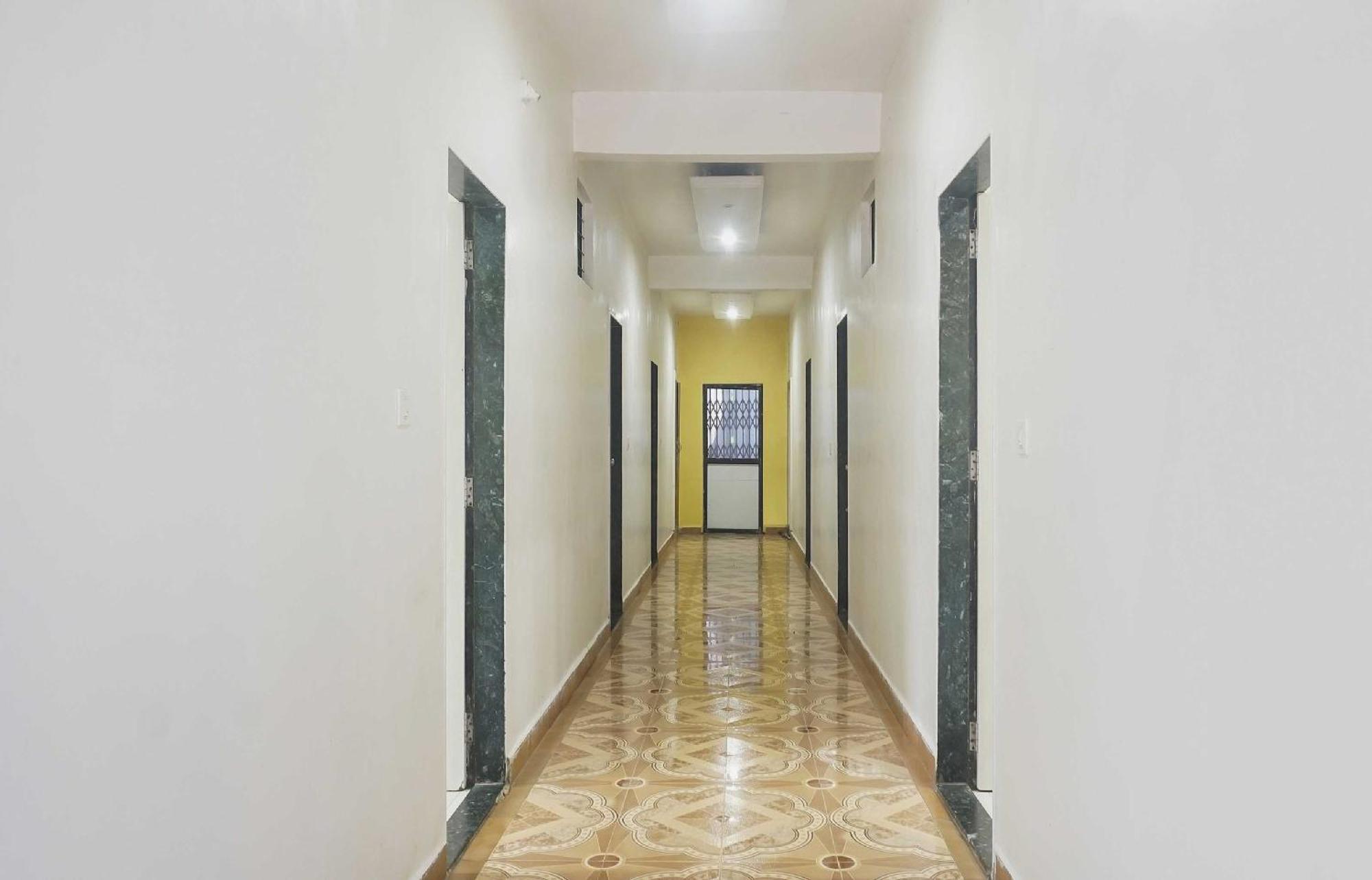 Hotel O Peacock Lodging Kharakvasla Exterior photo