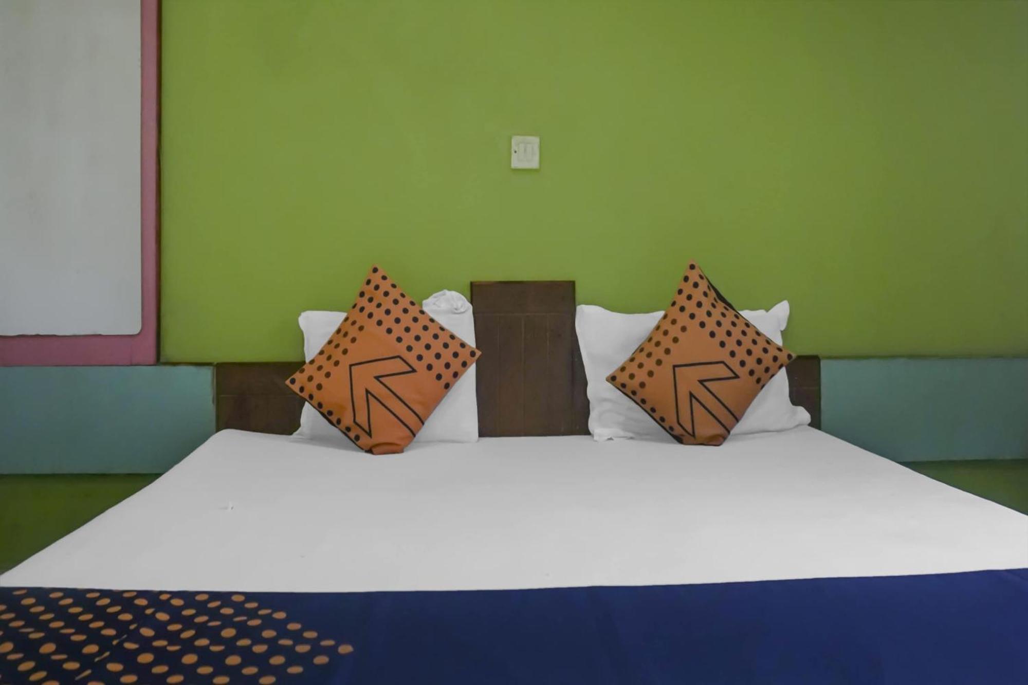 Hotel O Peacock Lodging Kharakvasla Exterior photo