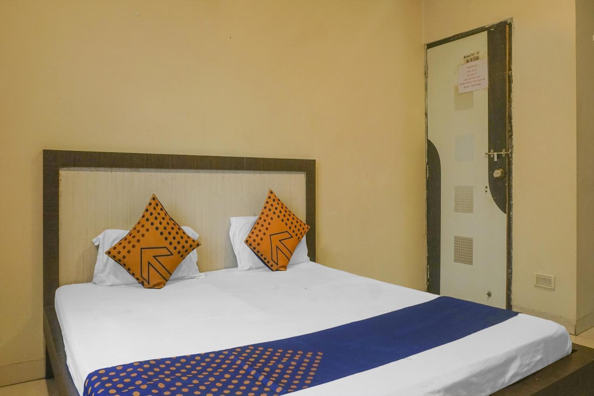 Hotel O Peacock Lodging Kharakvasla Exterior photo