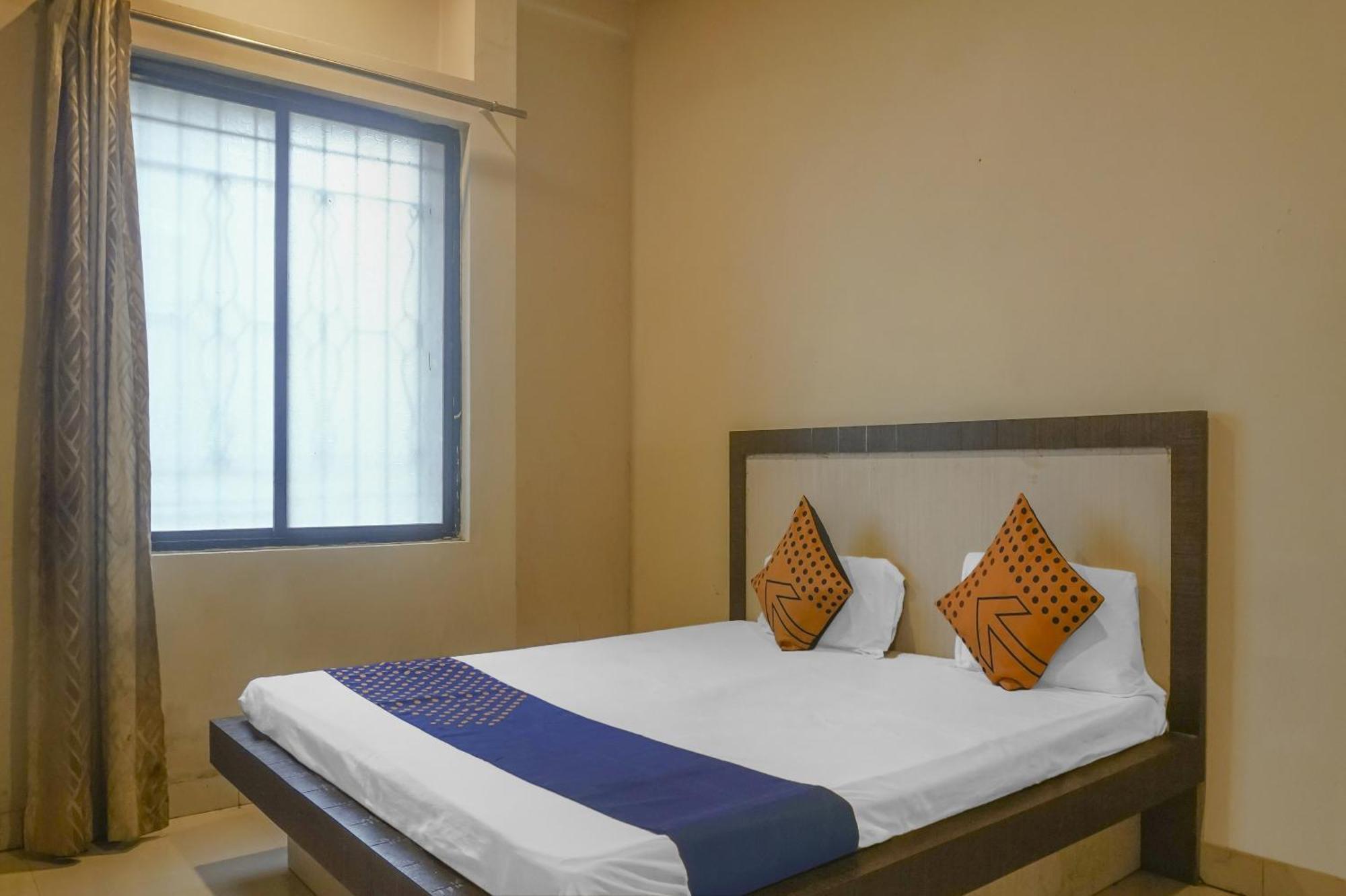Hotel O Peacock Lodging Kharakvasla Exterior photo