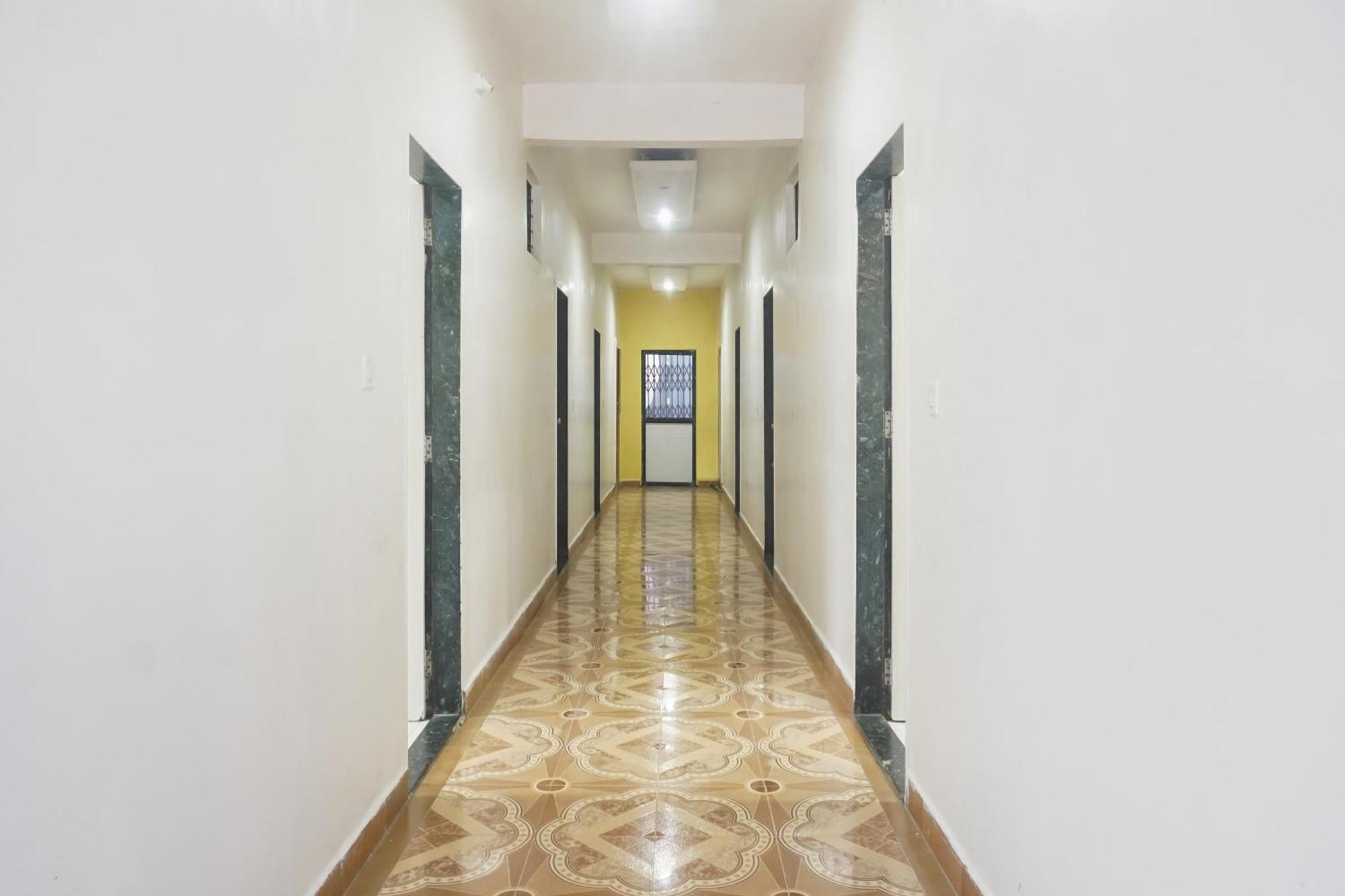 Hotel O Peacock Lodging Kharakvasla Exterior photo